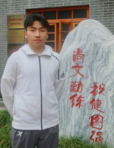 德赢AC米兰官网马恩毅生活照片